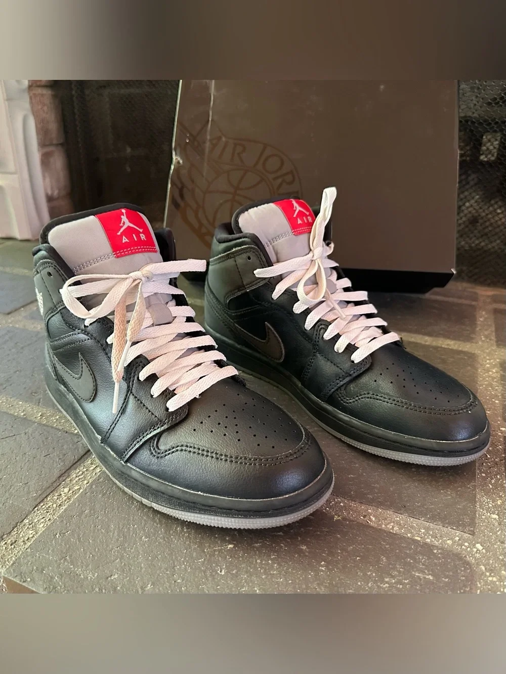 Nike Air Jordan 1 Mid SE Black White Wolf Grey size 8